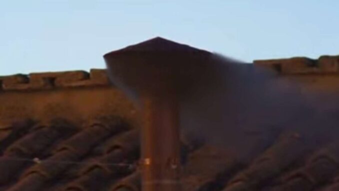 Fumata negra en la primera votación para elegir al papa