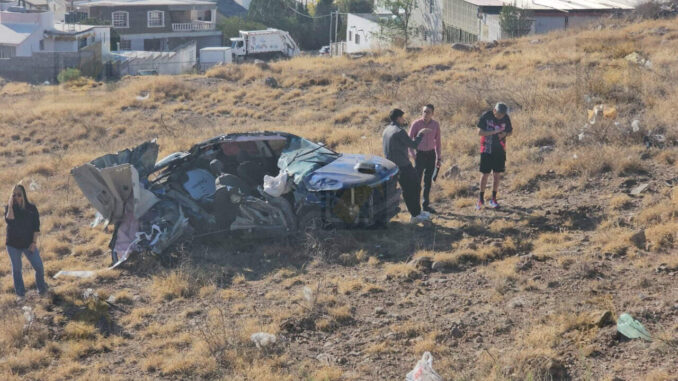 Joven sale con rasguños tras volcar al menos 10 veces en barranco del Juventud