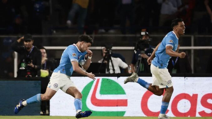 Cruz Azul toma ventaja sobre América en el Olímpico Universitario