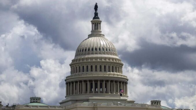 Bloquean en el Congreso de EE.UU. polémico plan fiscal de Trump, que incluía gravar remesas