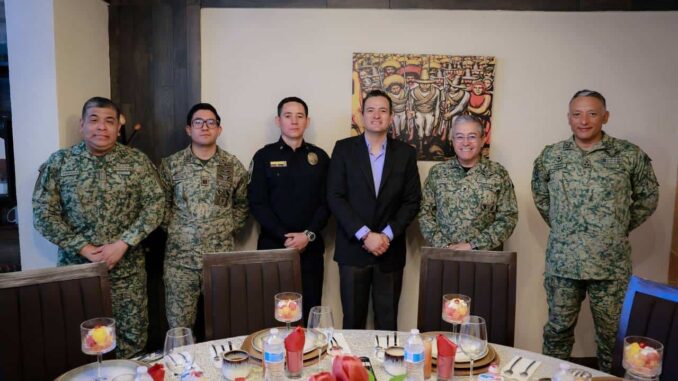 Sostiene alcalde Bonilla reunión con nuevo comandante de la Quinta Zona Militar