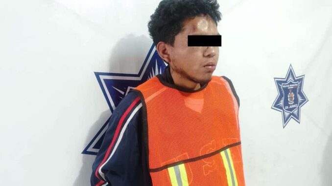 Detienen a asaltante que baleó a una persona en el interior de un comercio