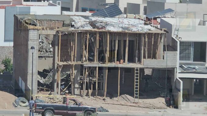 Accidente laboral en construcción deja dos trabajadores lesionados