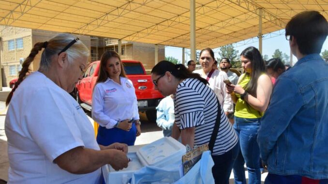 Xóchitl Contreras realiza jornada de Feria de Vacunación masiva
