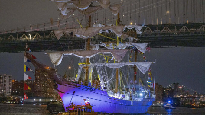 Sheinbaum envía condolencias a familiares de cadetes que murieron en accidente del buque escuela Cuauhtémoc