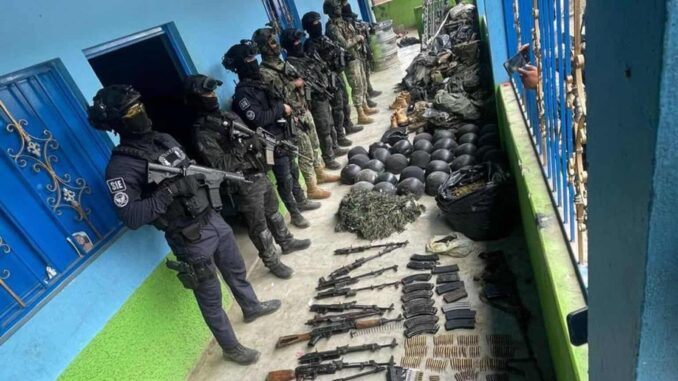 Marina abate a 12 presuntos criminales y detiene a nueve más en Michoacán