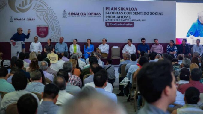 Rubén Rocha mantiene diálogo con docentes de Sinaloa