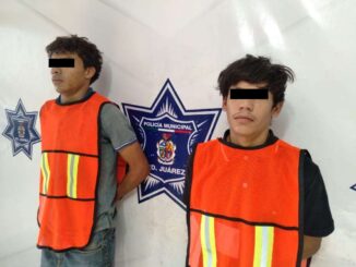 Detienen a dos con motocicleta robada