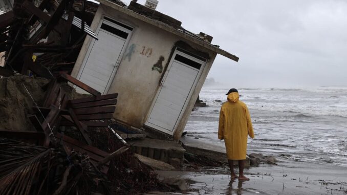 «Dalila» pierde intensidad y se aleja de las costas del Pacífico mexicano