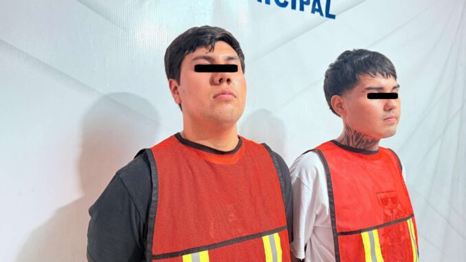 Arrestan a dos con pistolas 9 milímetros en Salvárcar