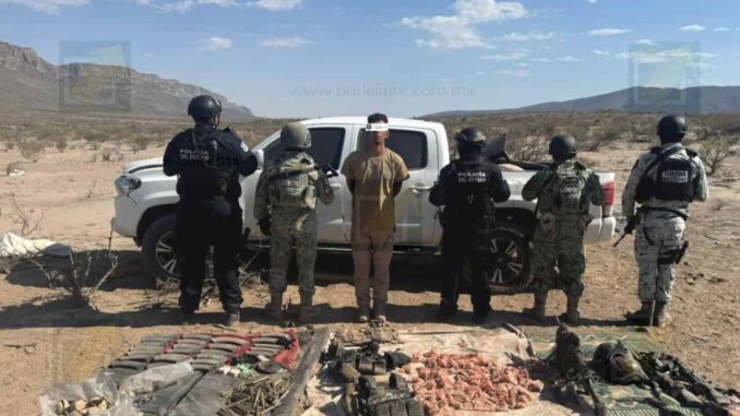 Detienen a delincuente con arsenal y vehículo blindado en Ojinaga