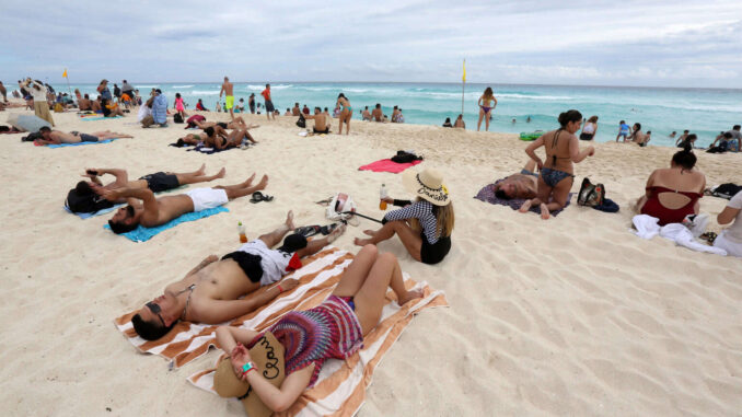 Turismo internacional creció 13.5% en abril