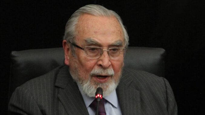 Abuchean a Bernardo Bátiz en ceremonia de la Judicatura Federal