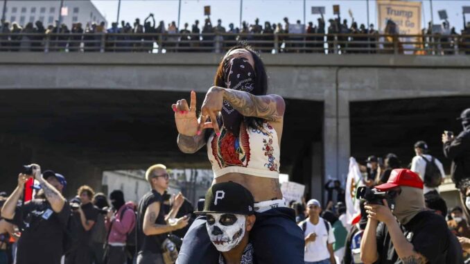 Cuatro claves de las masivas protestas contra las redadas migratorias de Los Ángeles