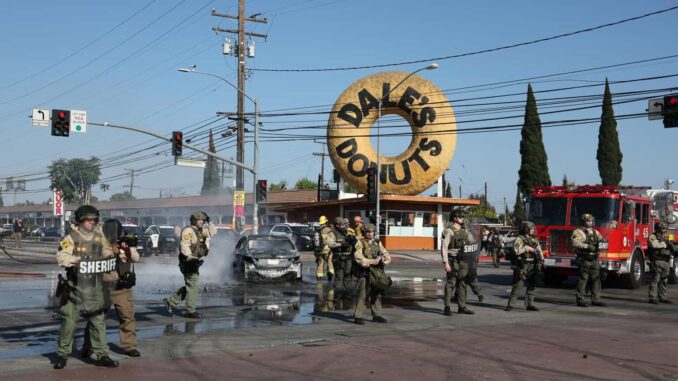 Guardia Nacional de EE.UU. llega a Los Ángeles para aplacar las protestas contra redadas