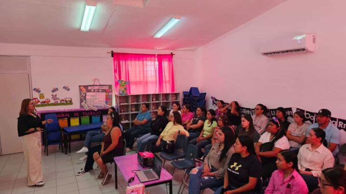 Capacita SSPM a padres y maestros sobre convivencia y protección infantil