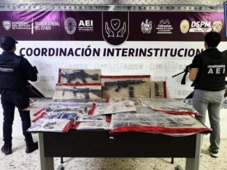 Asegura FGE armas, cartuchos y evidencia de interés en cateos simultáneos 