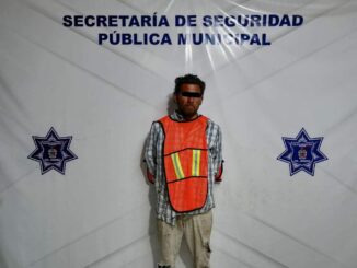 Detienen a hombre por robo y daños a una tienda de conveniencia