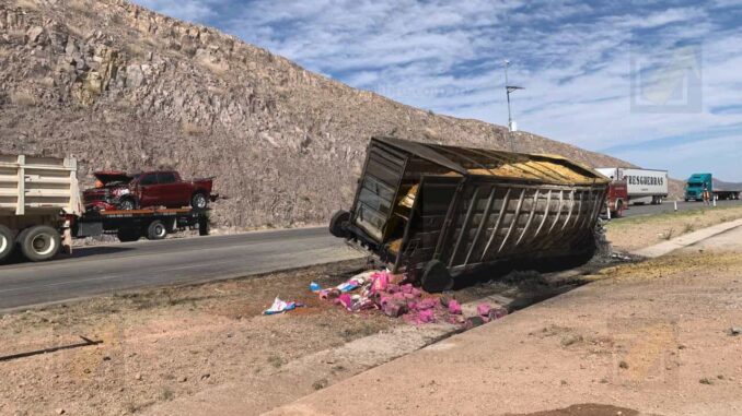 Choque con volcadura e incendio en el kilómetro 30 del Libramiento Oriente deja cinco lesionados