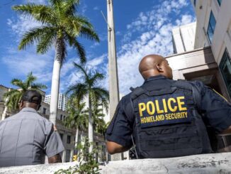 Detienen a hombre por allanar Mar-a-Lago para casarse con la nieta de Trump