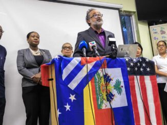 Asociaciones migrantes alertan que fin de ‘parole’ humanitario debilitará economía de EE.UU.