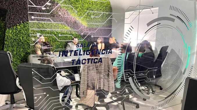 Investigan hallazgo de 4 perritos bañados en chapopote; sólo uno sobrevivió