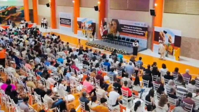 Sección 8 del SNTE Y FOVISSSTE realizan entrega de históricos beneficios a trabajadores federales