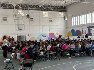 Capacitan a jóvenes y adultos para iniciar negocios y prevenir violencia