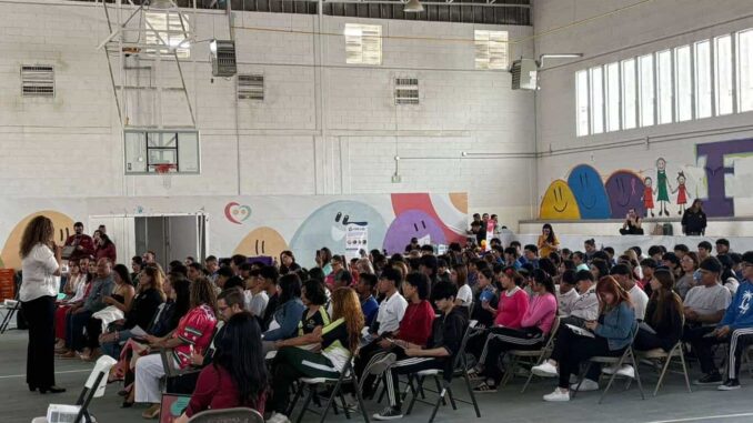 Capacitan a jóvenes y adultos para iniciar negocios y prevenir violencia