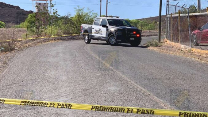 Hallan sin vida a hombre dentro de camioneta estacionada frente a hospital psiquiátrico