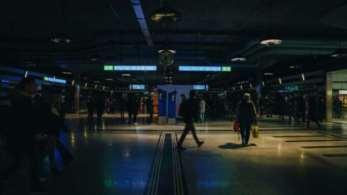 160 mil hogares son privados de electricidad en el sureste de Francia