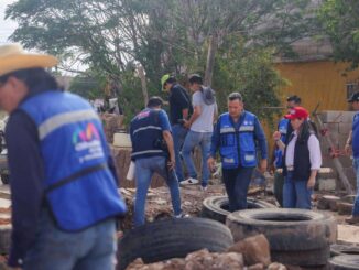 Lleva alcalde apoyos a casas aledañas al panteón de El Porvenir