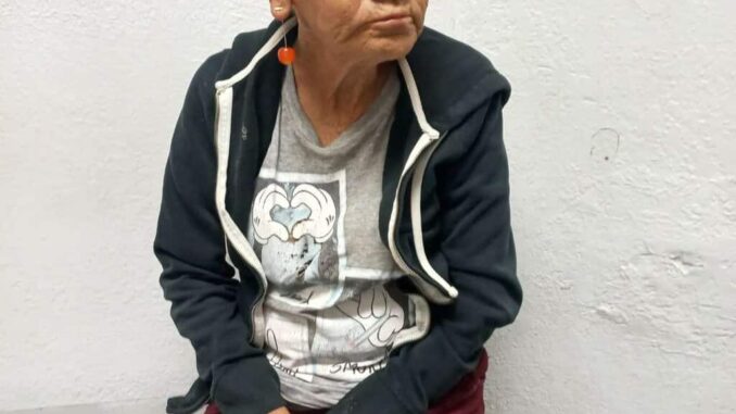 Solicitan apoyo para localizar a familia de mujer extraviada