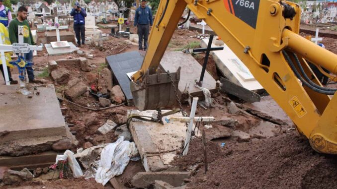 Trabaja Gobierno Municipal en afectaciones en Panteón Municipal 3 en El Porvenir