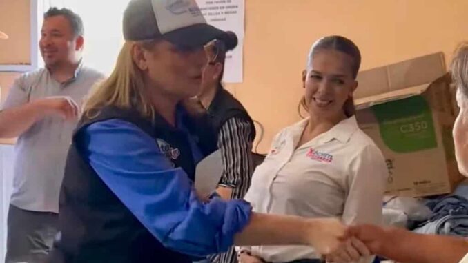 Xóchitl Contreras acompañó a la gobernadora del estado Maru Campos a recorrer zonas afectadas por las lluvias