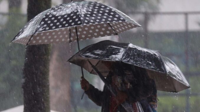 Fuertes lluvias en la CDMX; activan Alerta Púrpura en Álvaro Obregón