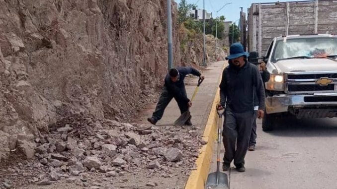 Salen cuadrillas del Municipio a realizar labores de limpieza por arrastres generados por lluvias
