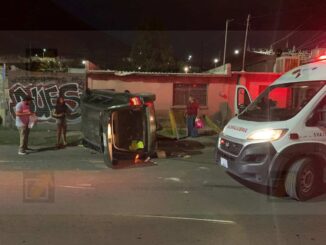 Dos vehículos terminan volcados tras accidente en el Lombardo Toledano