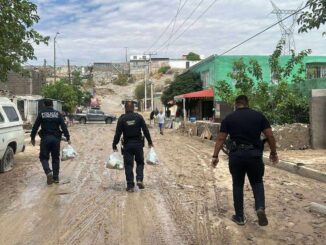 Entregan despensas a familias afectadas por lluvias en Juárez