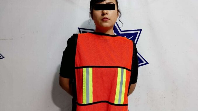 Arrestan a mujer de 27 años por robo en la Gómez