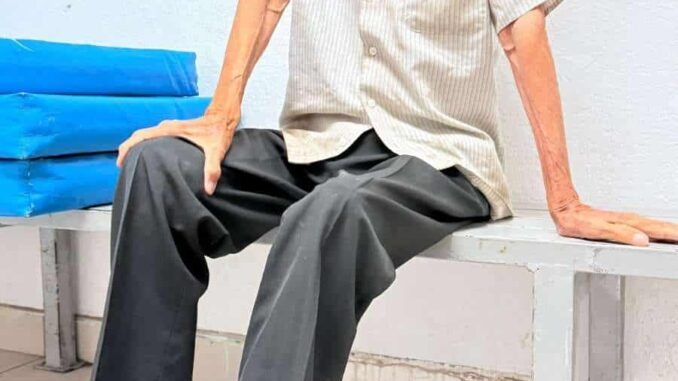 Solicitan apoyo para localizar a familia de hombre extraviado