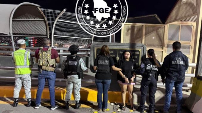 Captura AEI a mujer estadounidense prófuga de la justicia por contrabando de migrantes