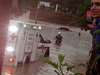 Atienden Cruz Roja  y protección civil inundaciones en Creel