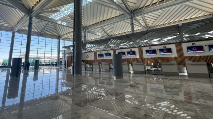 Decomisan 70 kilos de metanfetamina en empresa de paquetería ubicada en el AIFA