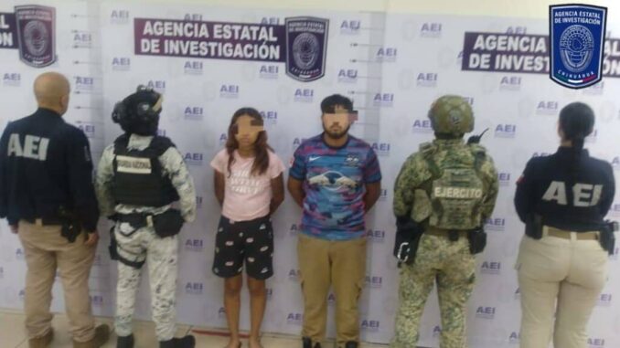 Presenta AEI a pareja detenida por secuestro de migrantes originarios de La India en Juárez