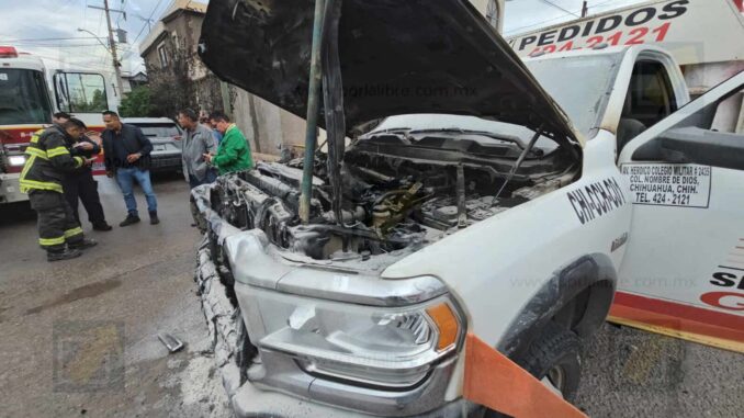 Incendio en camión repartidor de gas moviliza a bomberos y policía en la colonia Nombre de Dios