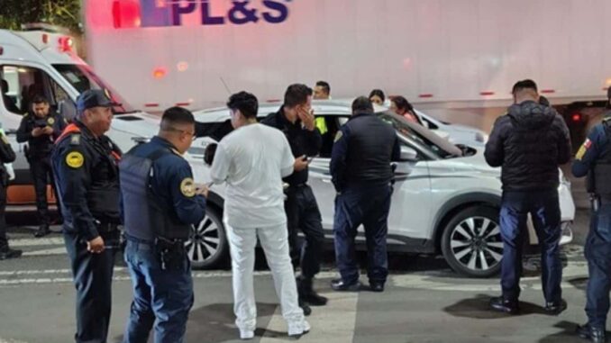 Asesinan a dos automovilistas en la CDMX