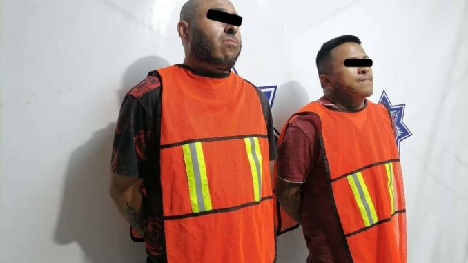 Arrestan a dos por conducta ilícita; los investigan por asalto a una Joyería