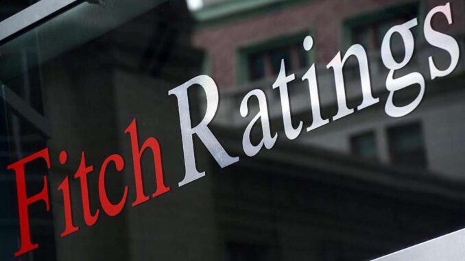 Fitch recorta nota crediticia y retira calificaciones de bancos mexicanos vetados por EEUU