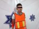 Arrestan a hombre por violación y robo de vehículo